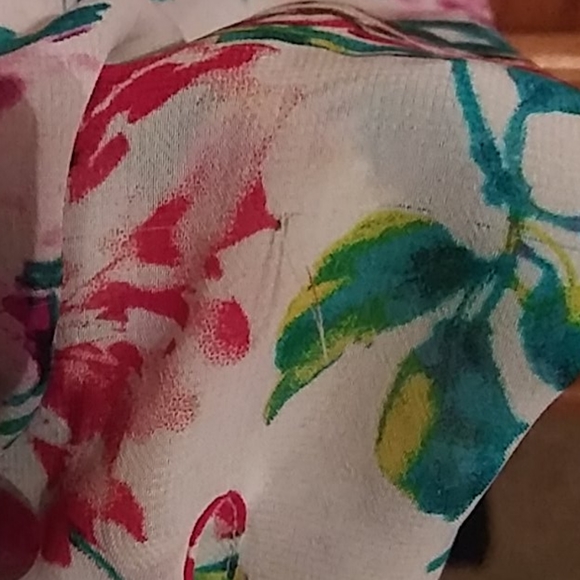 Plus size Floral blouse - Picture 4 of 5